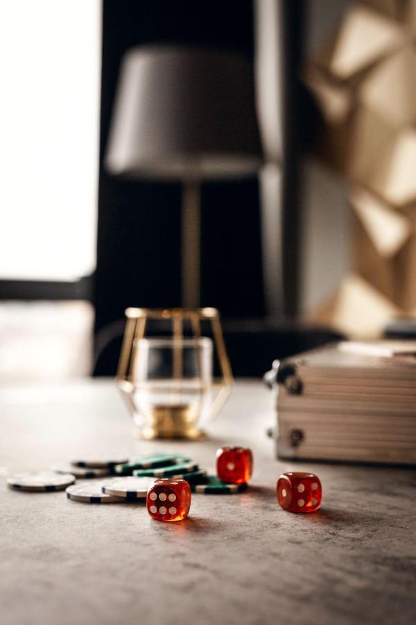 Brand New James Bond City Center VNO Buitenkant foto